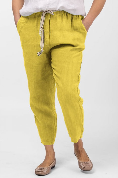Pantaloni galben in Shopika cu snur alb