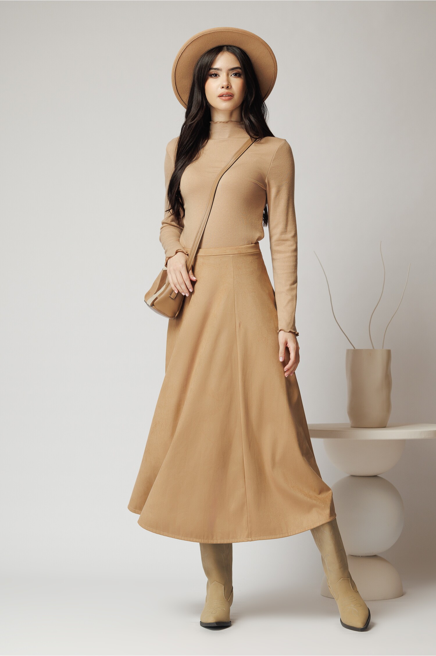 Fusta Midi Catifea Camel - Eleganță și Confort