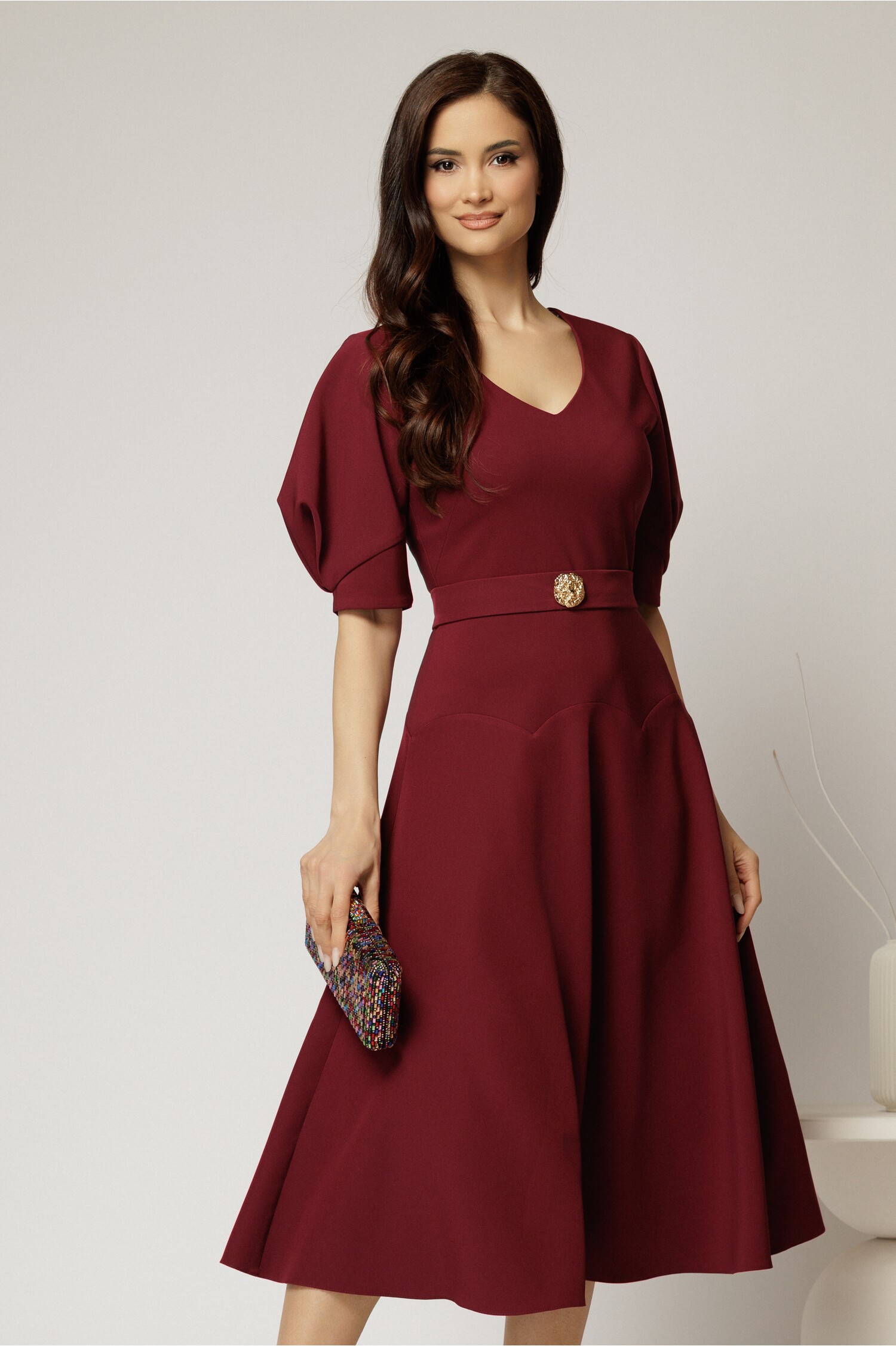 Rochie Midi Bordo Eleganta cu Fusta Clos si Decolteu V