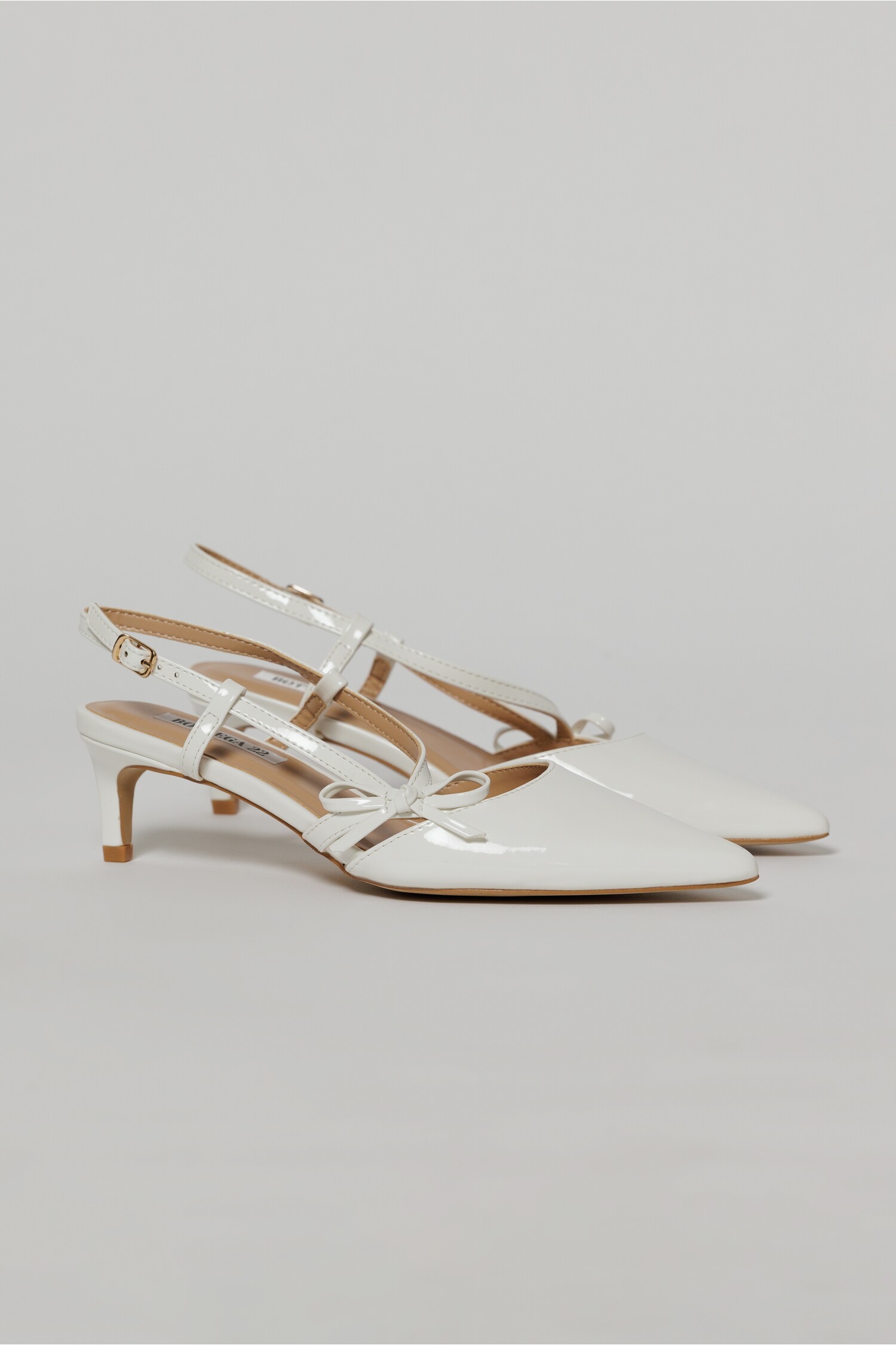 Pantofi albi eleganti cu toc subtire si fundita