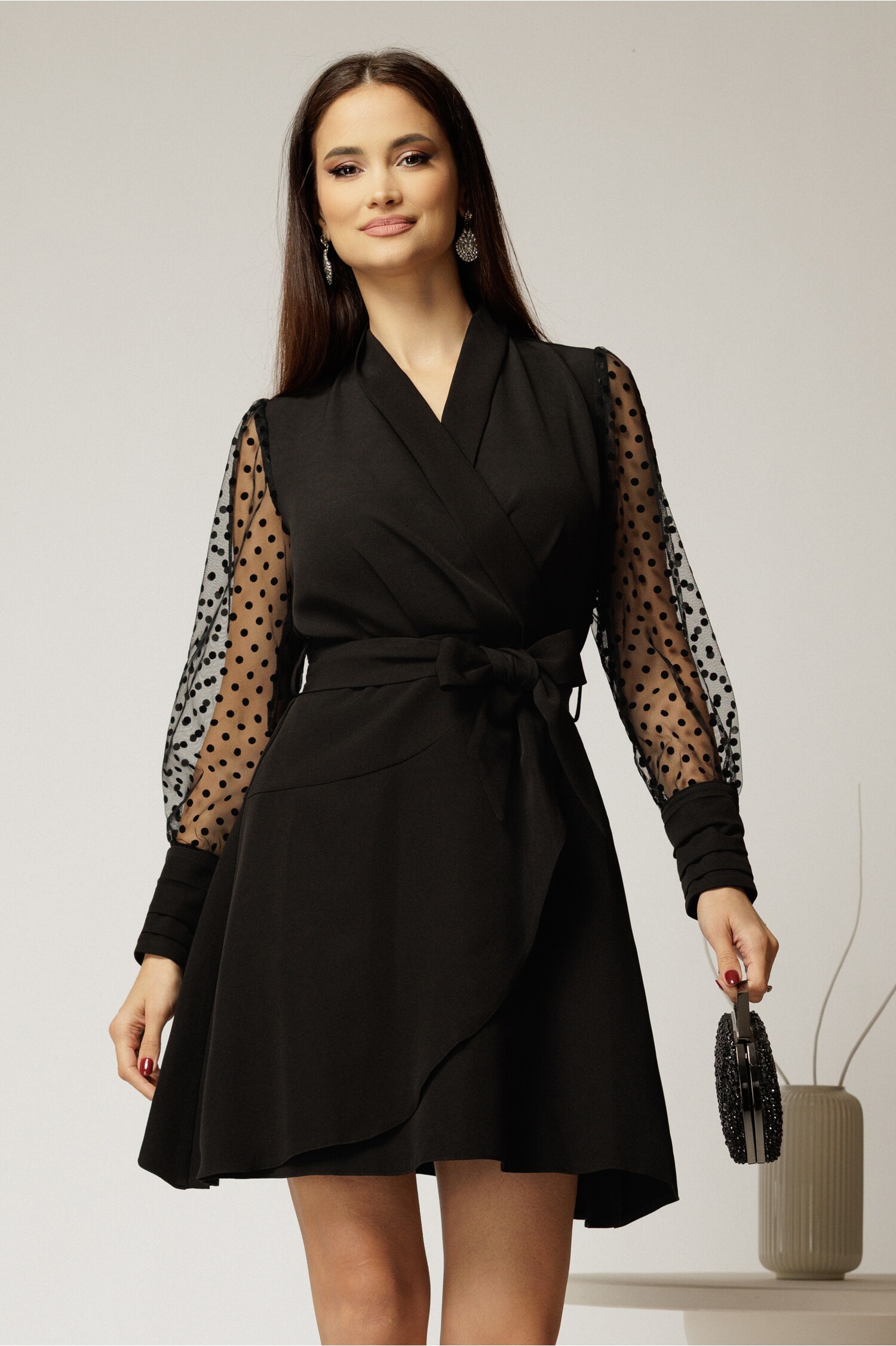 Rochie Kim Neagră Elegantă cu Maneci Catifelate
