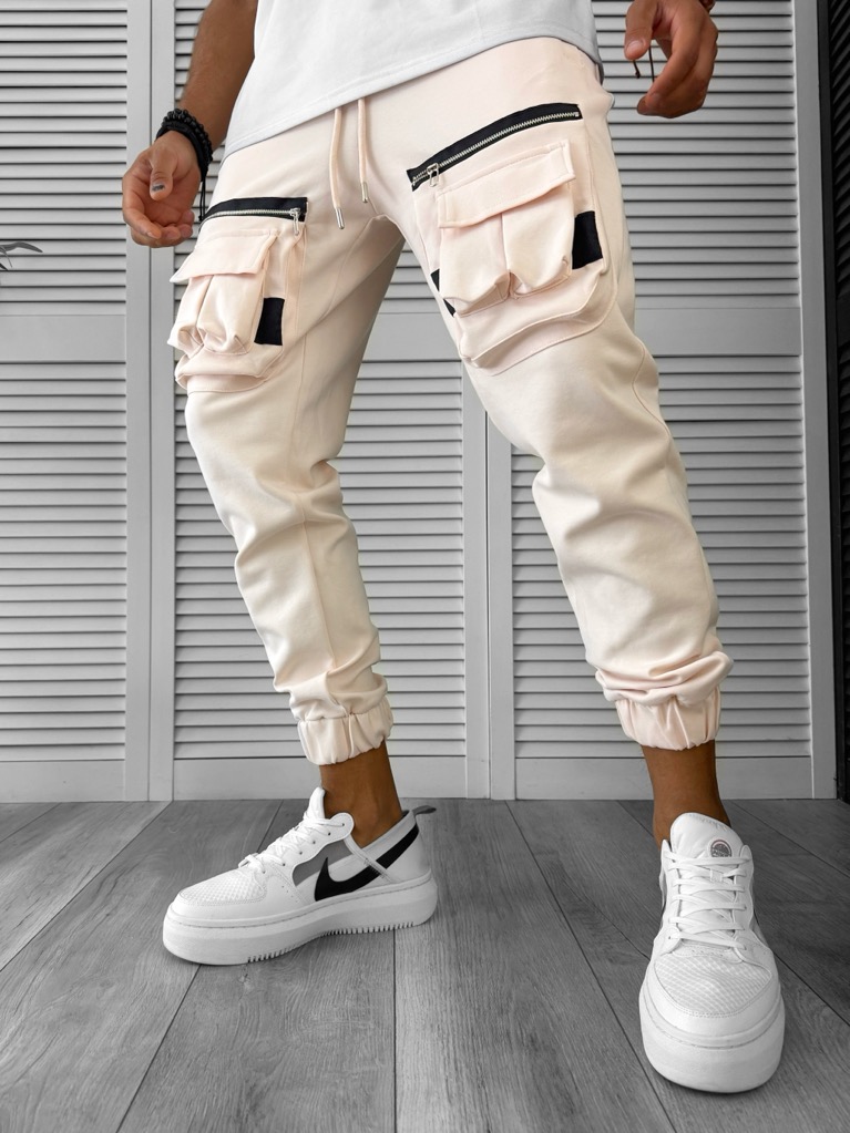 Pantaloni trening cargo roz, conici, cu buzunare