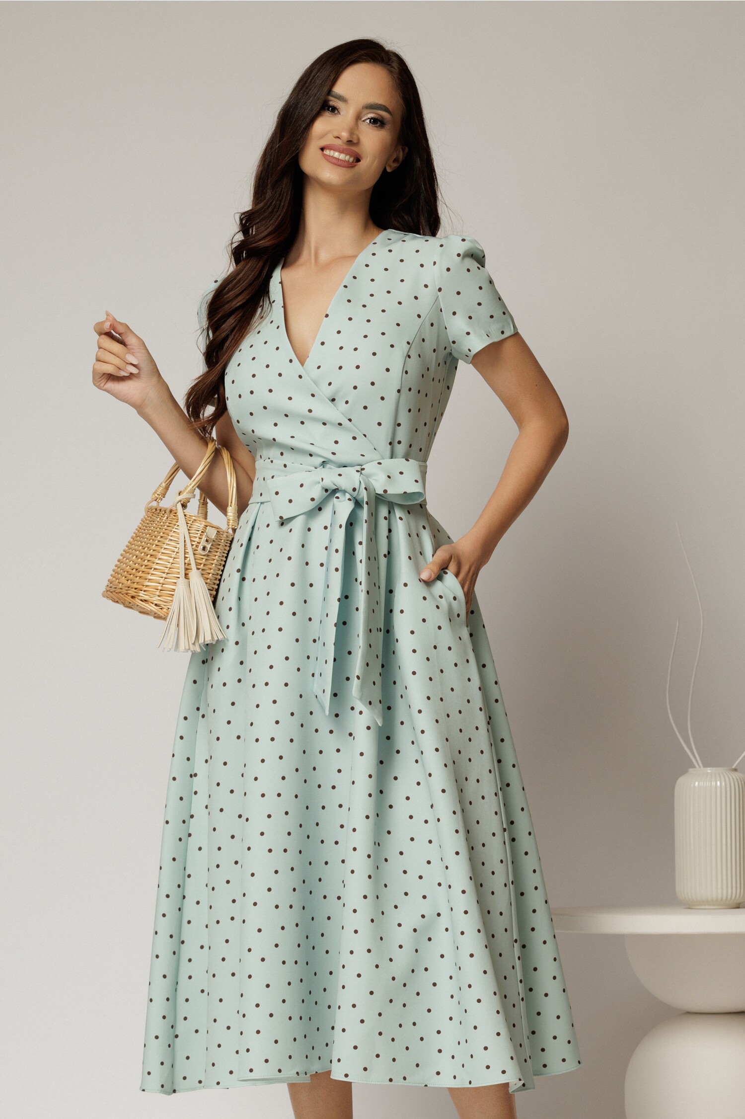 Rochie Verde Menta Midi cu Decolteu Petrecut