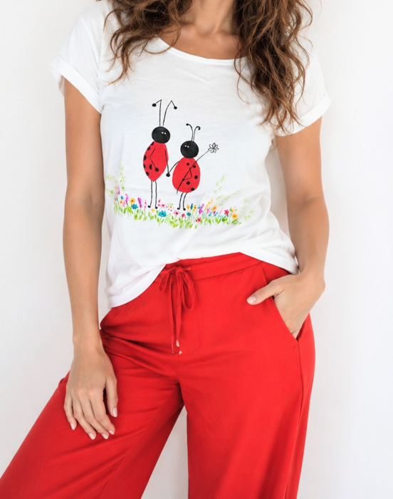 Tricou din bumbac alb, pictat manual, cu buburuze indragostite