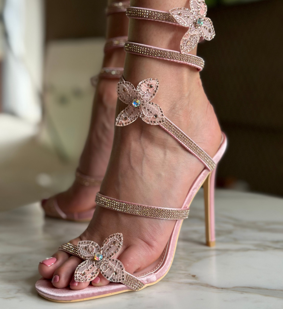 Sandale cu toc roz - eleganță și stil