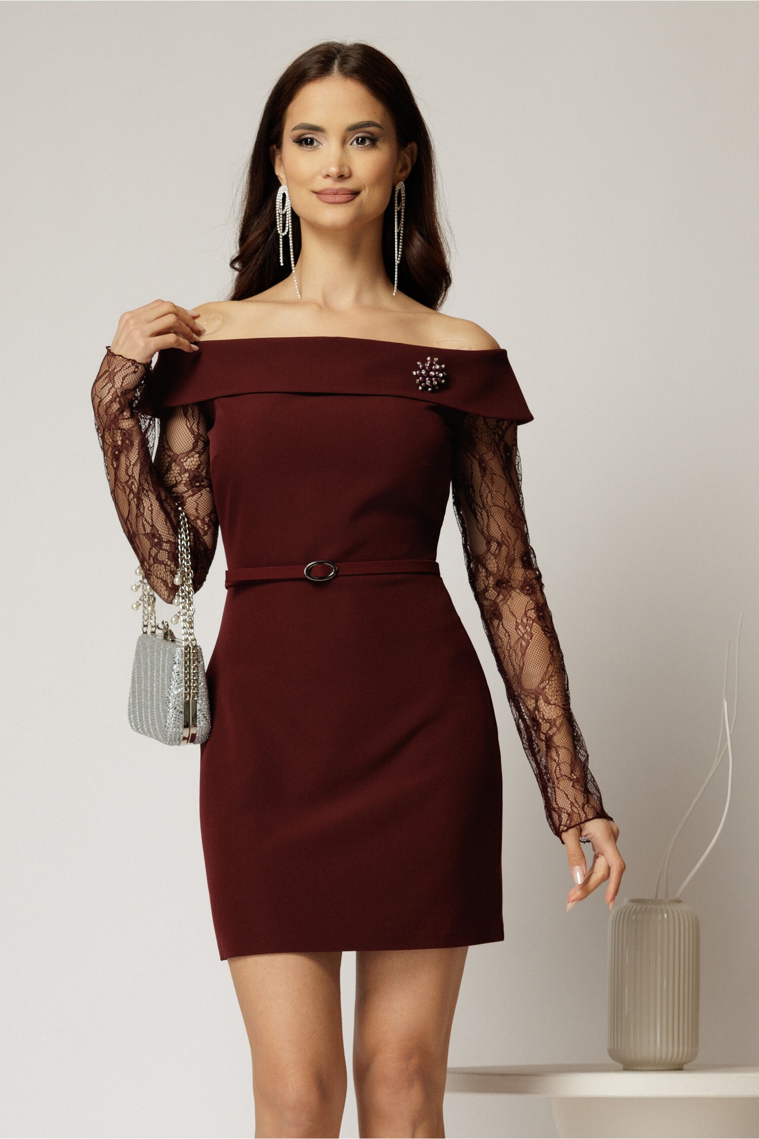 Rochie Bordo Eleganta cu Dantela - Stil Refined