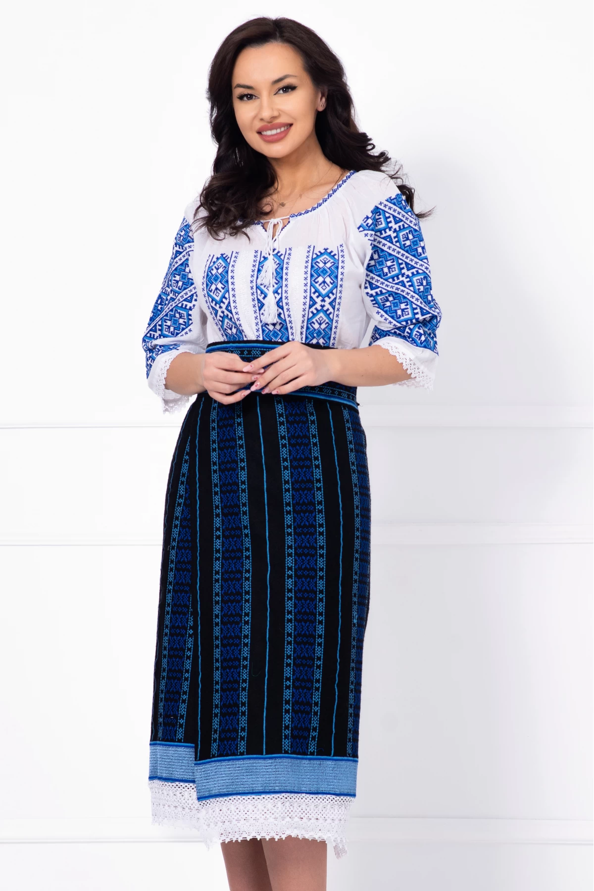 Ie Greta Traditional Broderie Manuală Royal