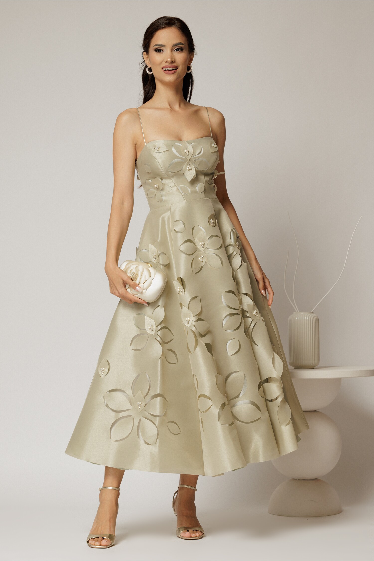 Rochie Midi Verde Fistic cu Perle și Florale