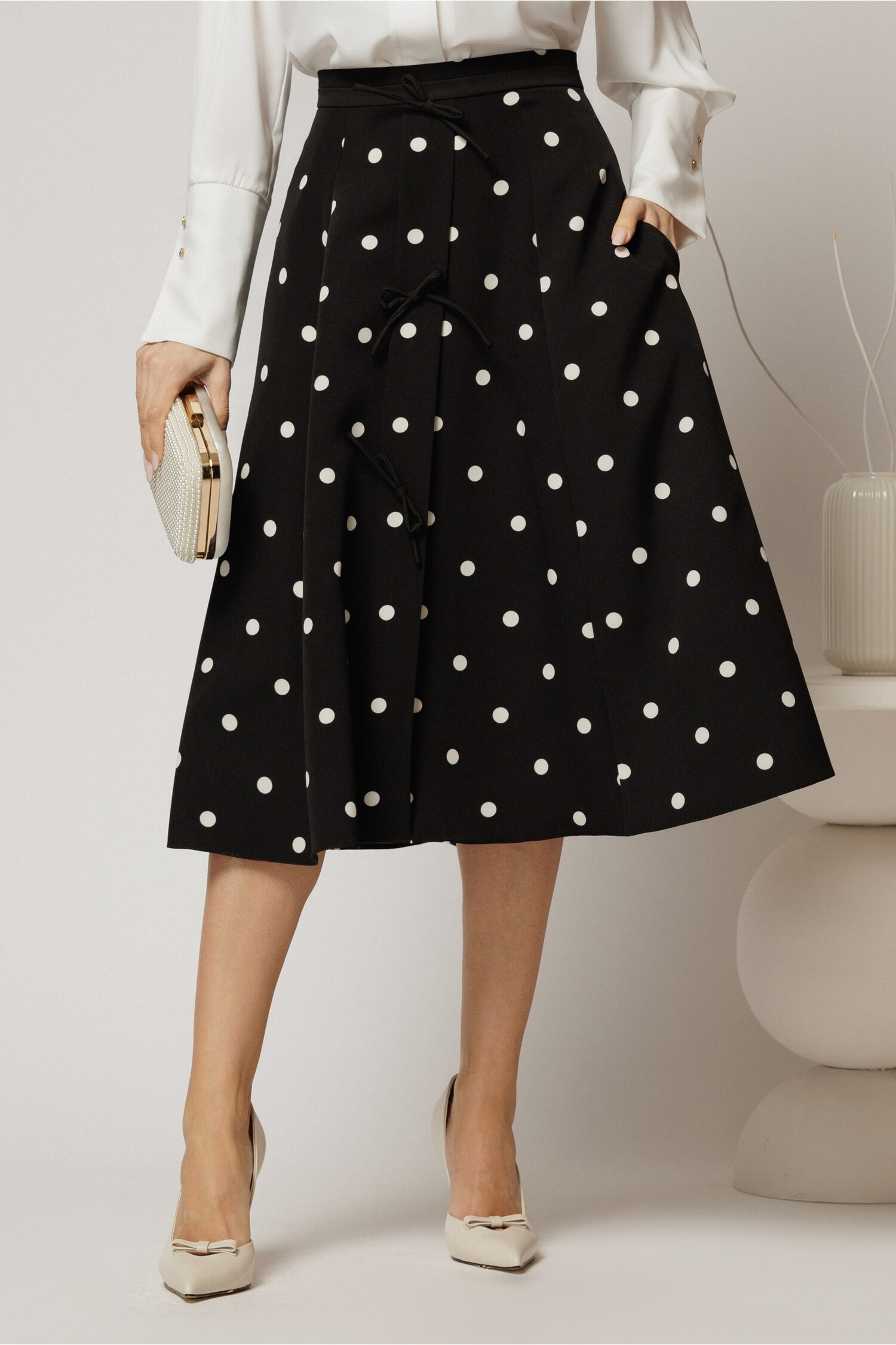Fusta DY Fashion Midi Neagra cu Buline si Fundite