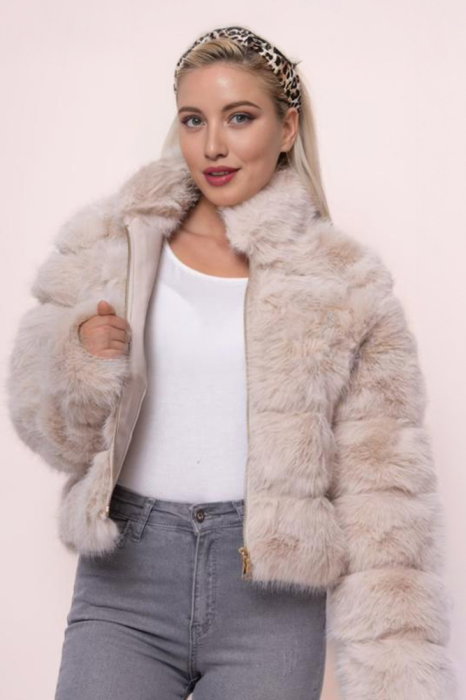 Geacă Pufoasă Shopika din Blană Artificială Bej