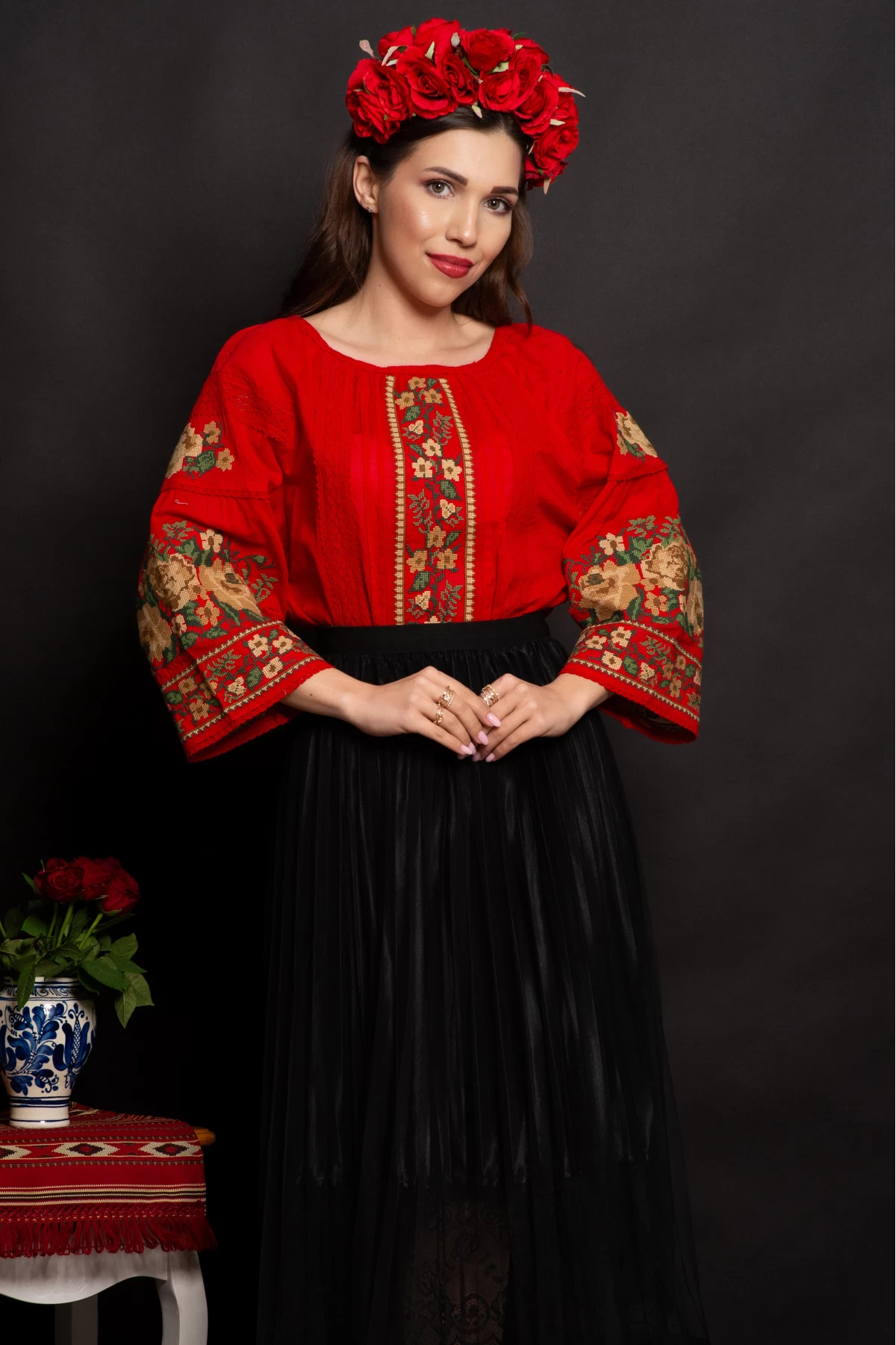 Ie Lioara Rosie cu Trandafiri Brodati | Traditional - imagine 1