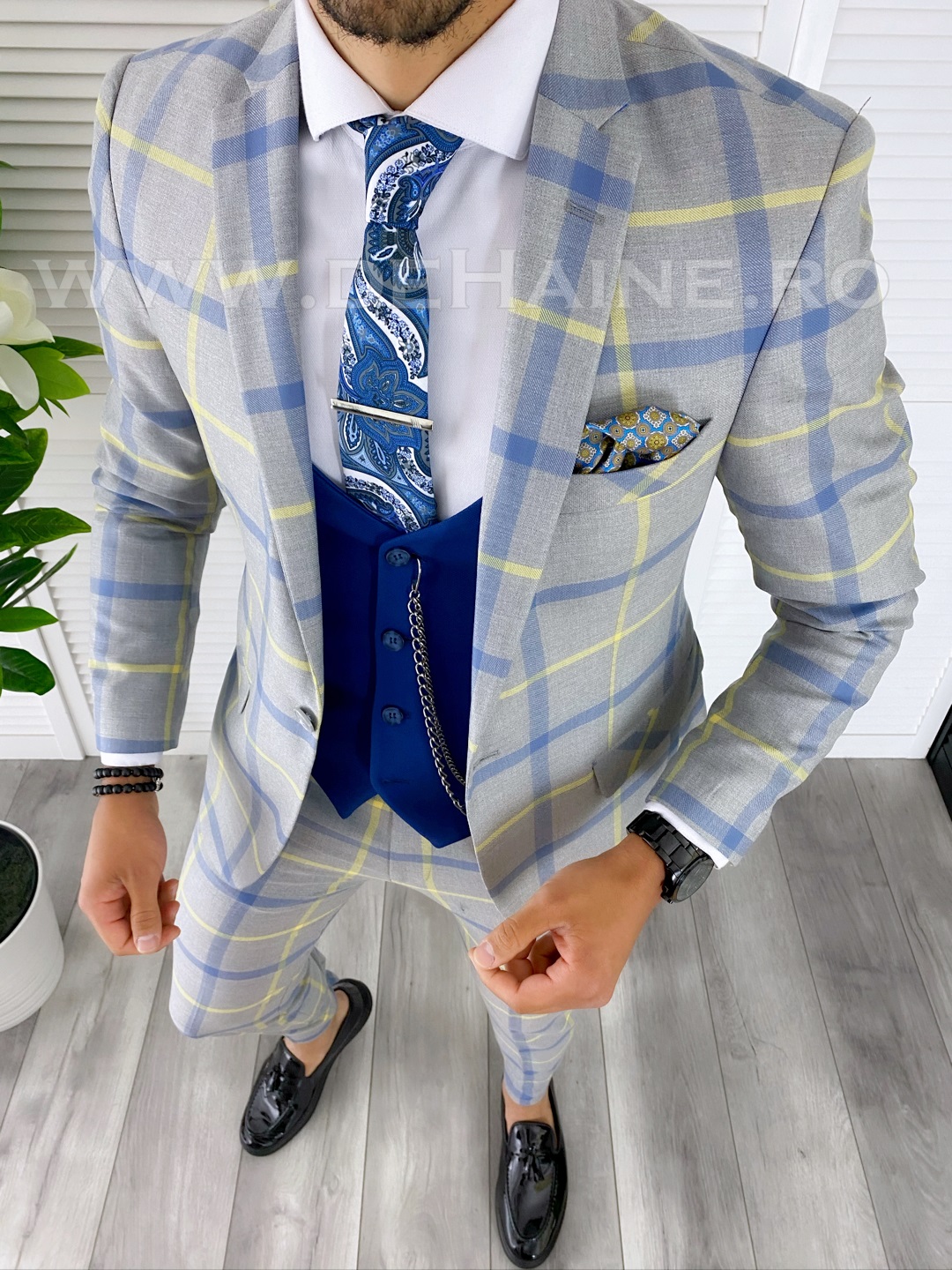 Costum Slim Fit cu Vesta Albastra - Eleganta Premium