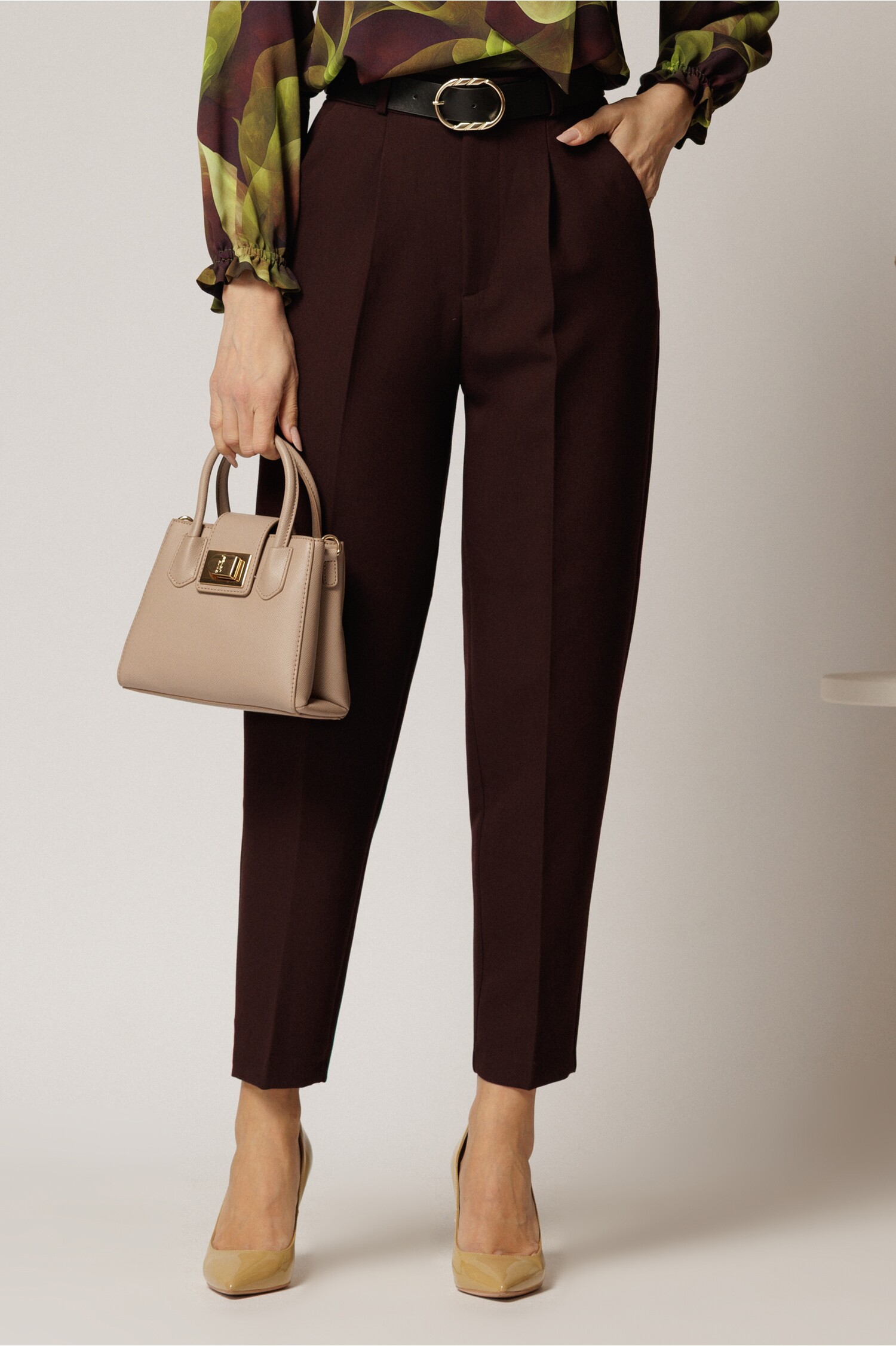 Pantaloni dama bordo cu croi pana si buzunare