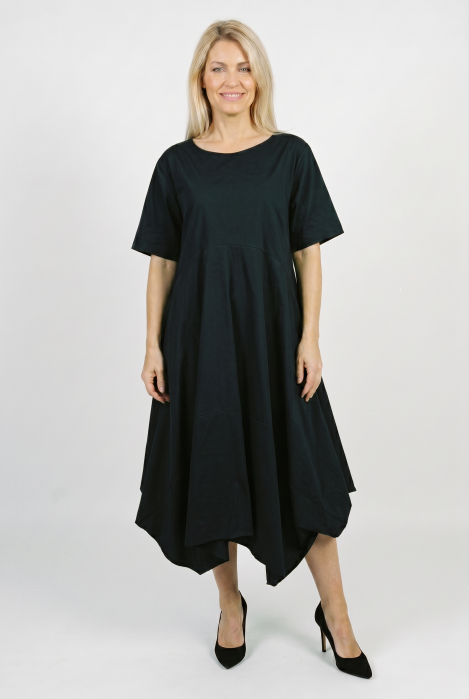 Rochie midi lejera oversize din vascoza, cu croi amplu si colturi, neagra