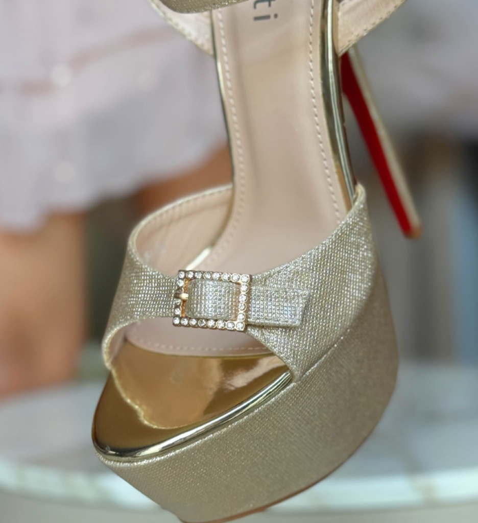 Sandale cu Toc Rerko Aurii - Eleganță și Stil