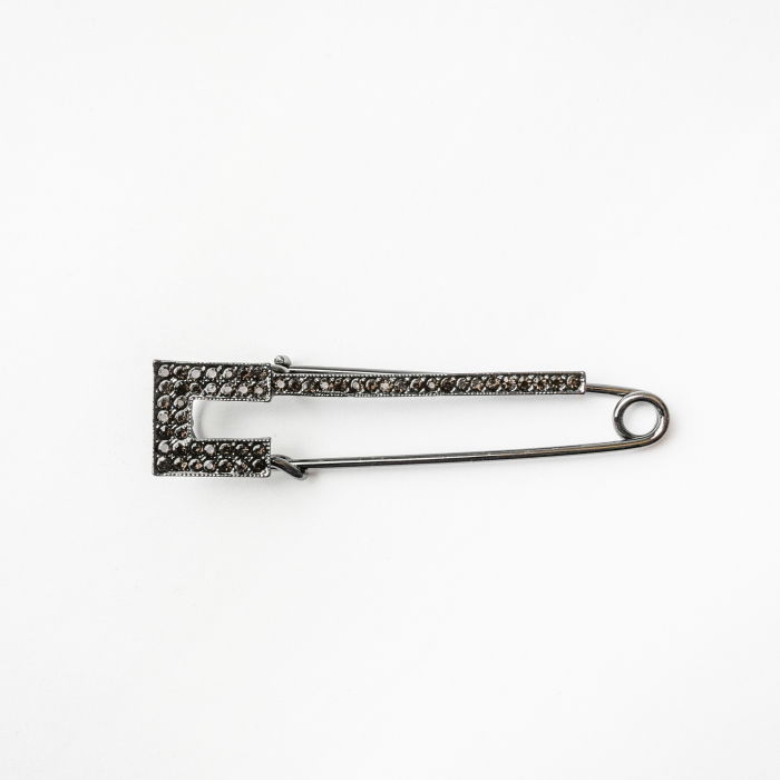 Brosa Shopika Argintie cu Pietre Marcasite