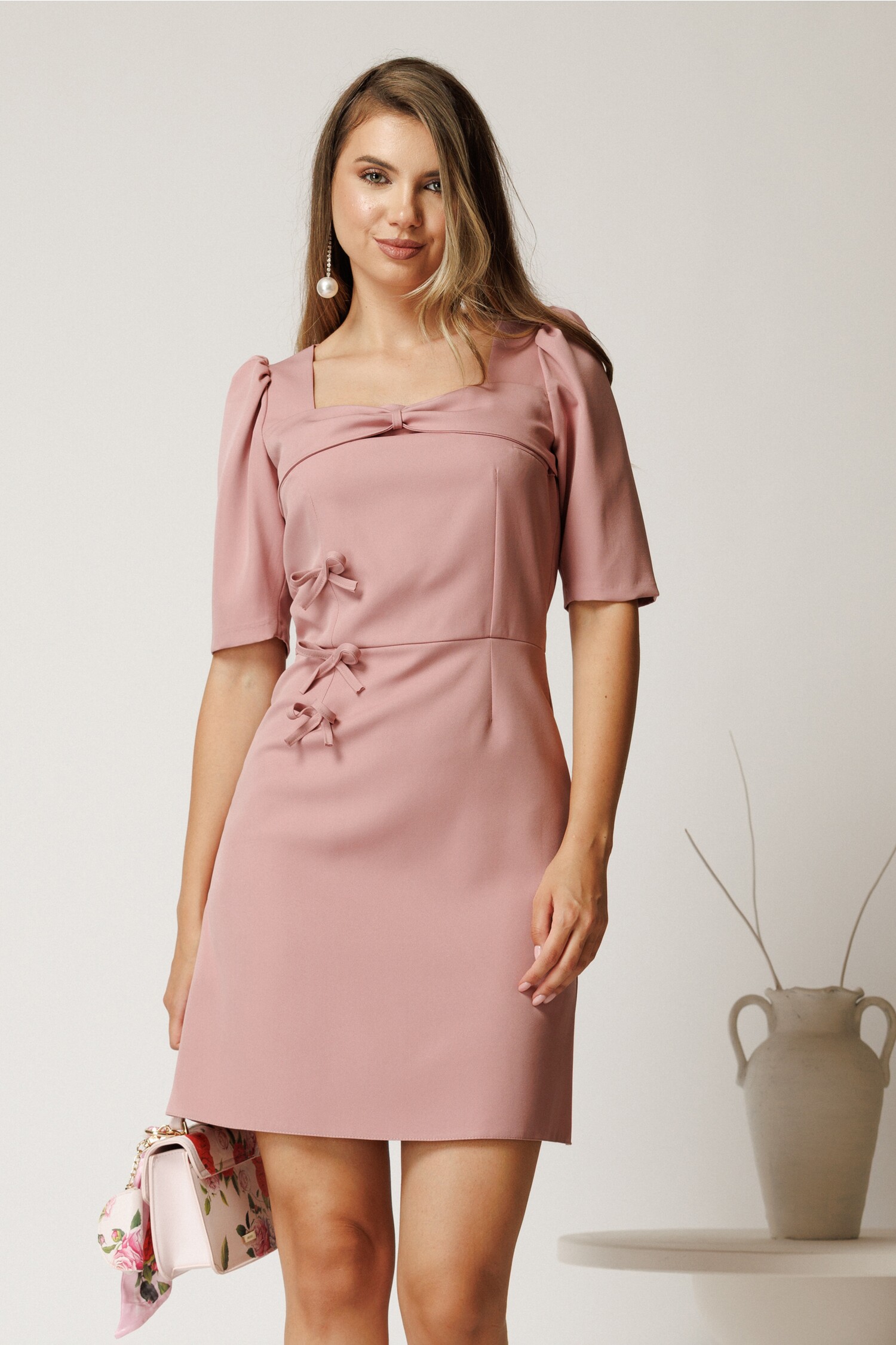 Rochie Scurta Roz Stofa cu Fundite - Eleganta Feminina