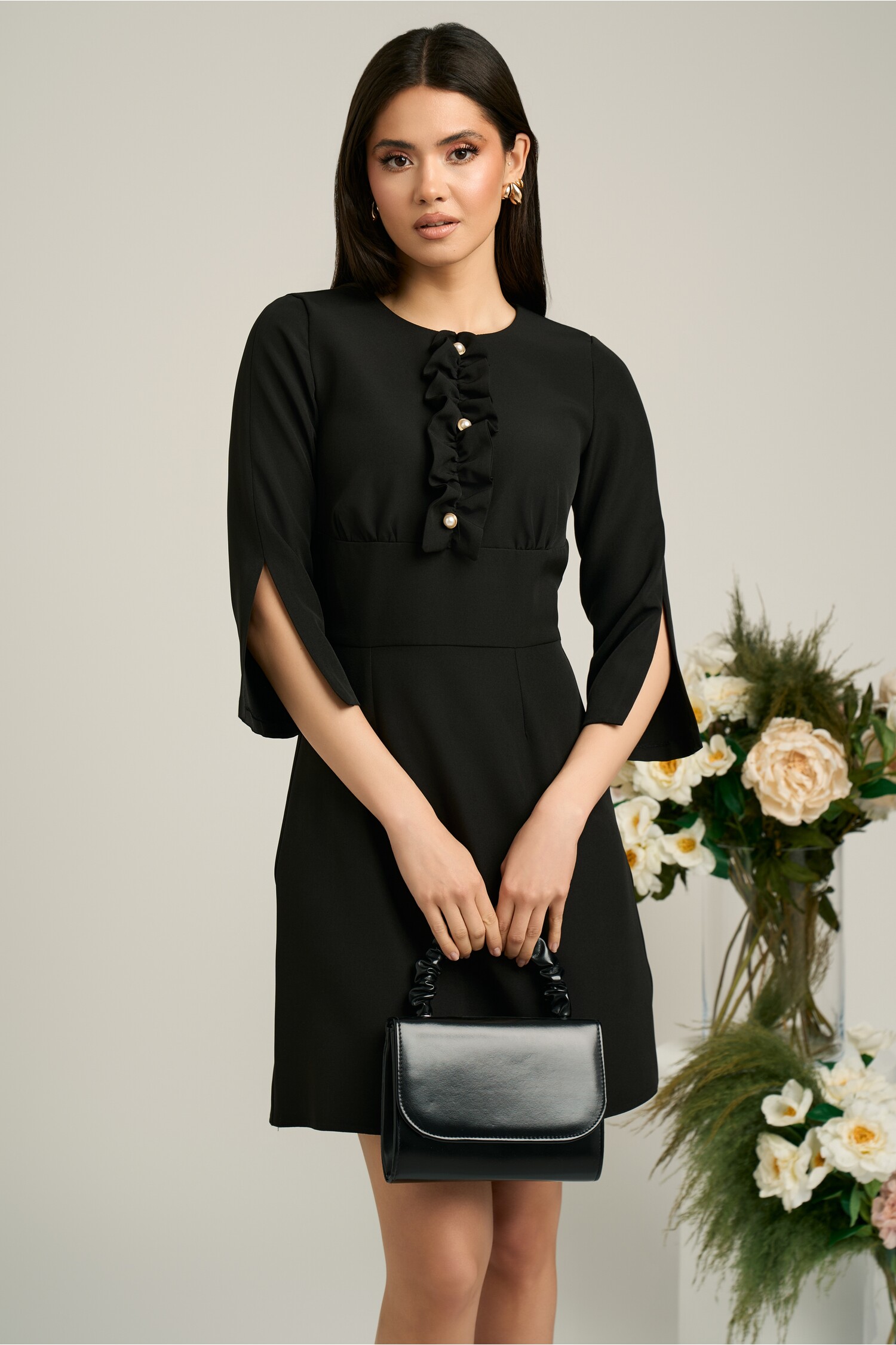Rochie Neagră Elegantă cu Volane și Perle