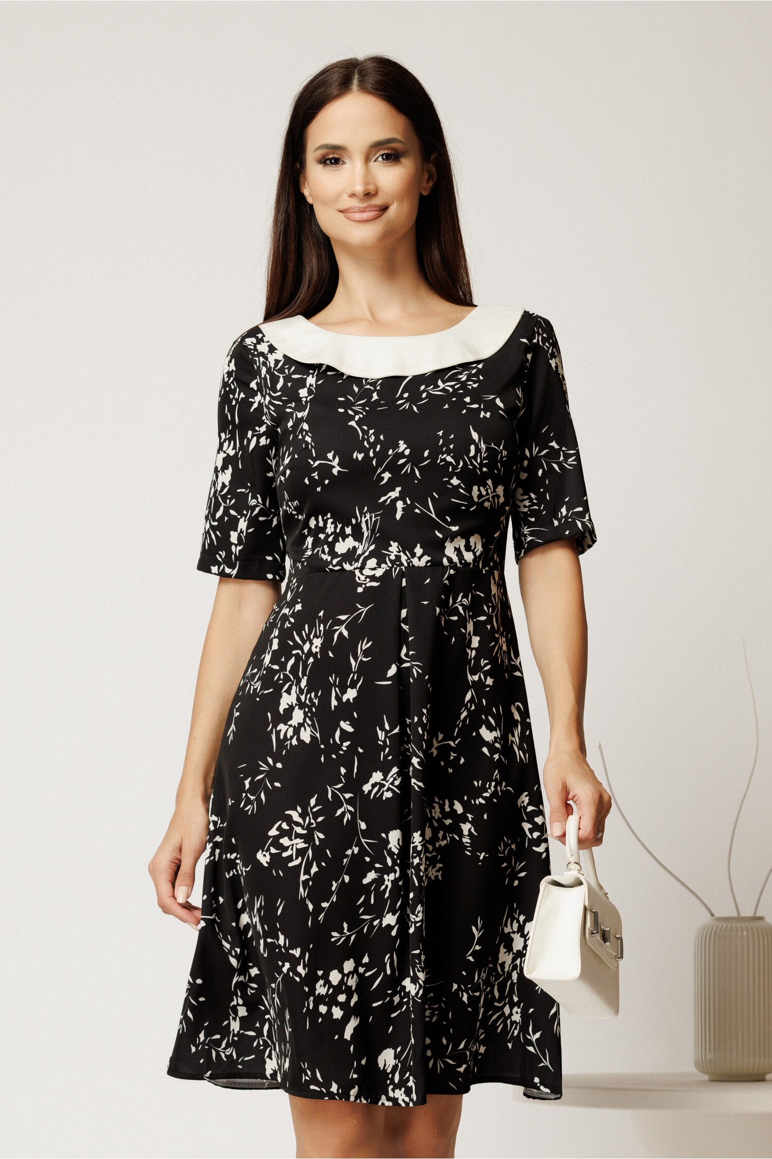 Rochie Neagră Scurtă Elegantă cu Imprimeu