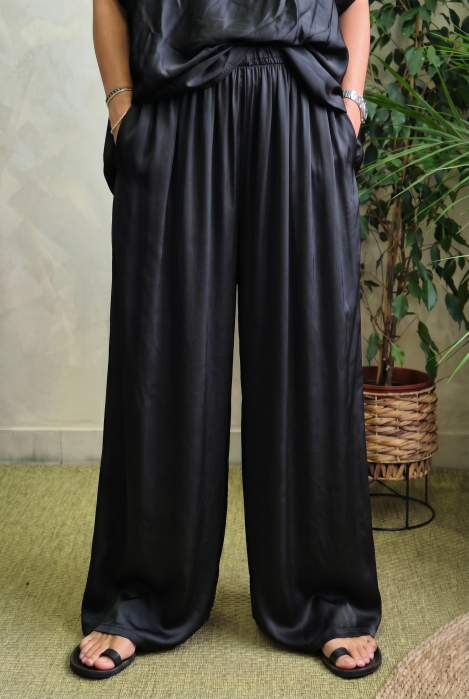 Pantaloni palazzo fluizi din matase si vascoza satinata, negri