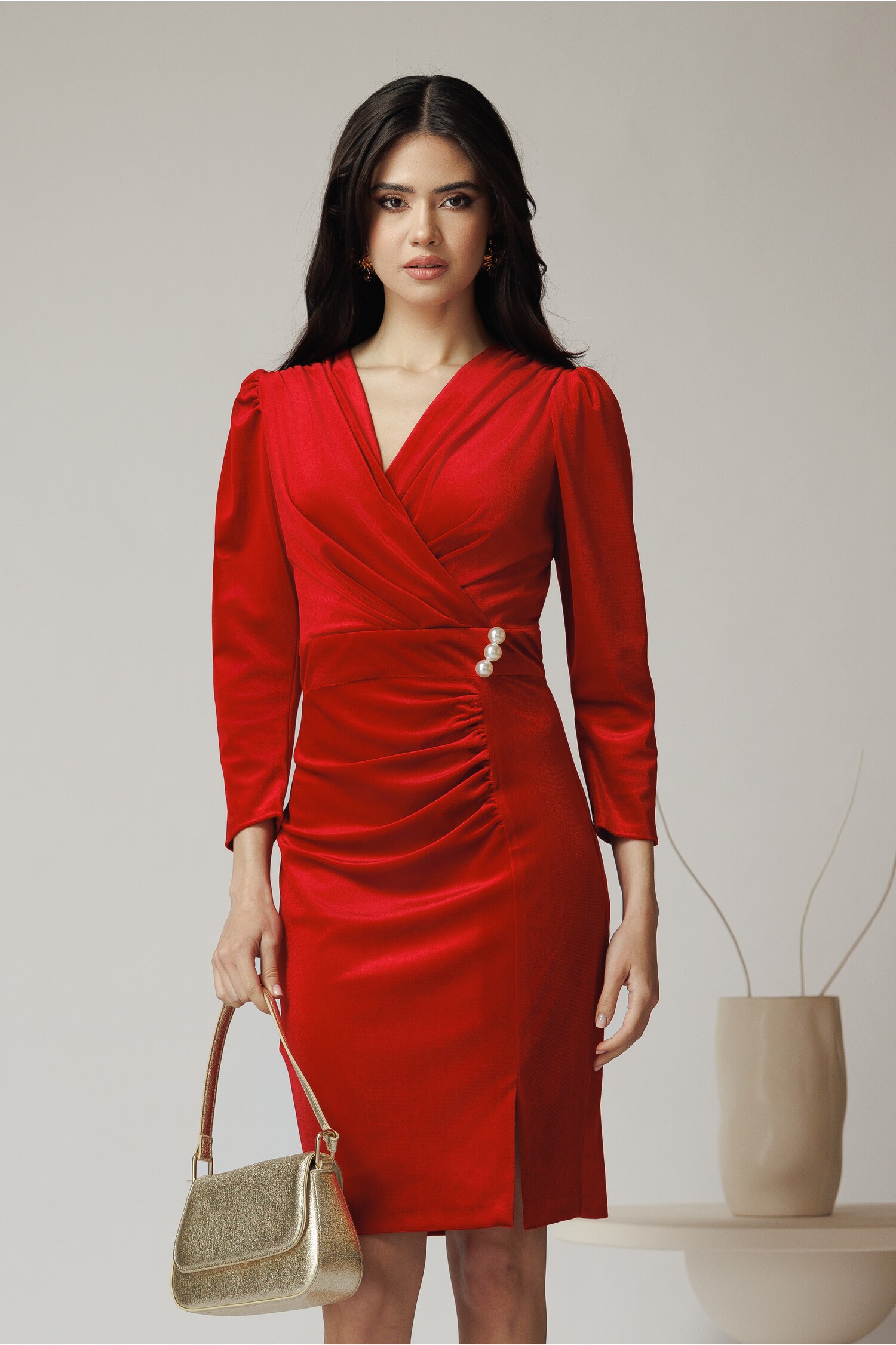 Rochie Catifea Roșie cu Perle - Eleganță Absolută