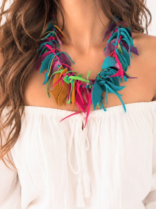 Colier handmade unicat din piele naturala,nuante fuchsia,verde turcoaz,mov