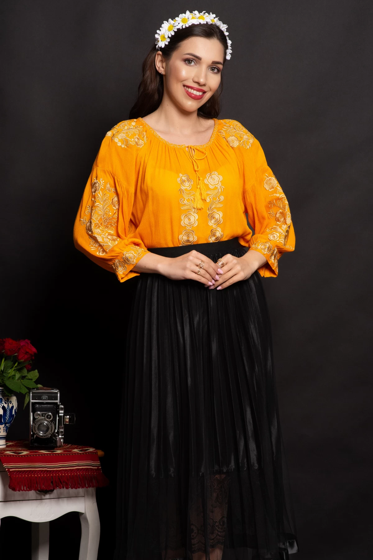 Ie Galbenă cu Broderie Aurie Minodora | Traditional - imagine 1