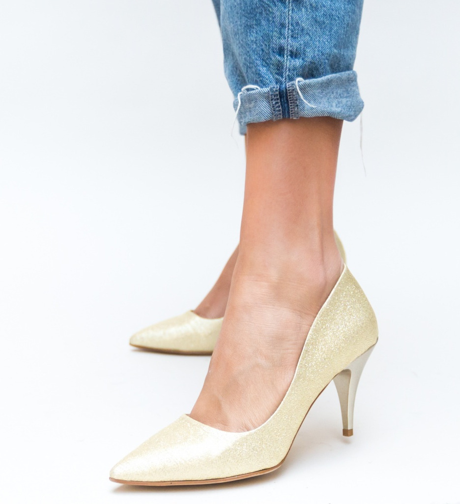 Pantofi cu Toc Aurii - Eleganță la Îndemână - imagine 2