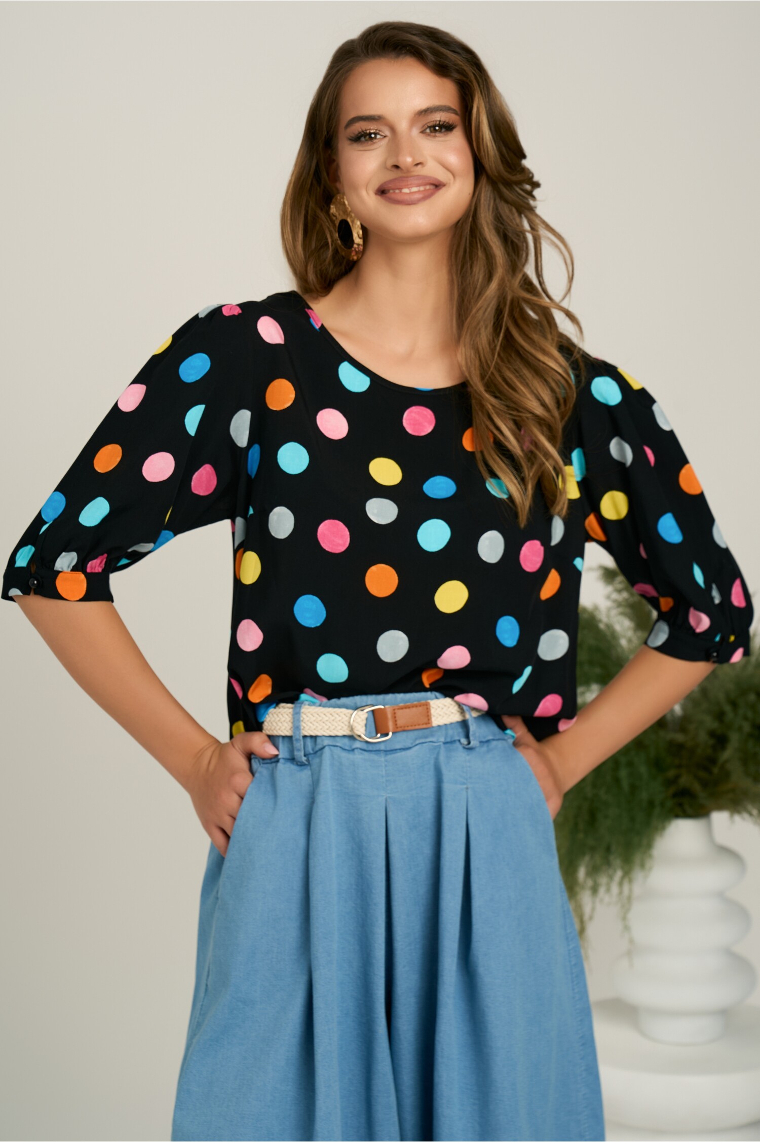 Bluza Neagra cu Buline Colorate - Lejera