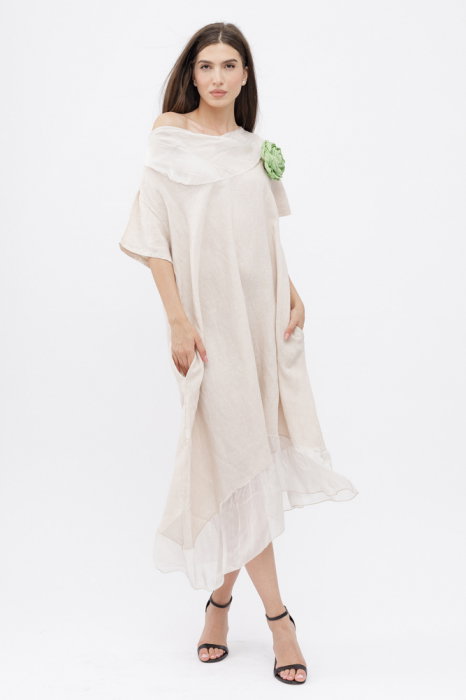 Rochie bej usor asimetrica A-line, din in cu guler si volan din matase, oversize