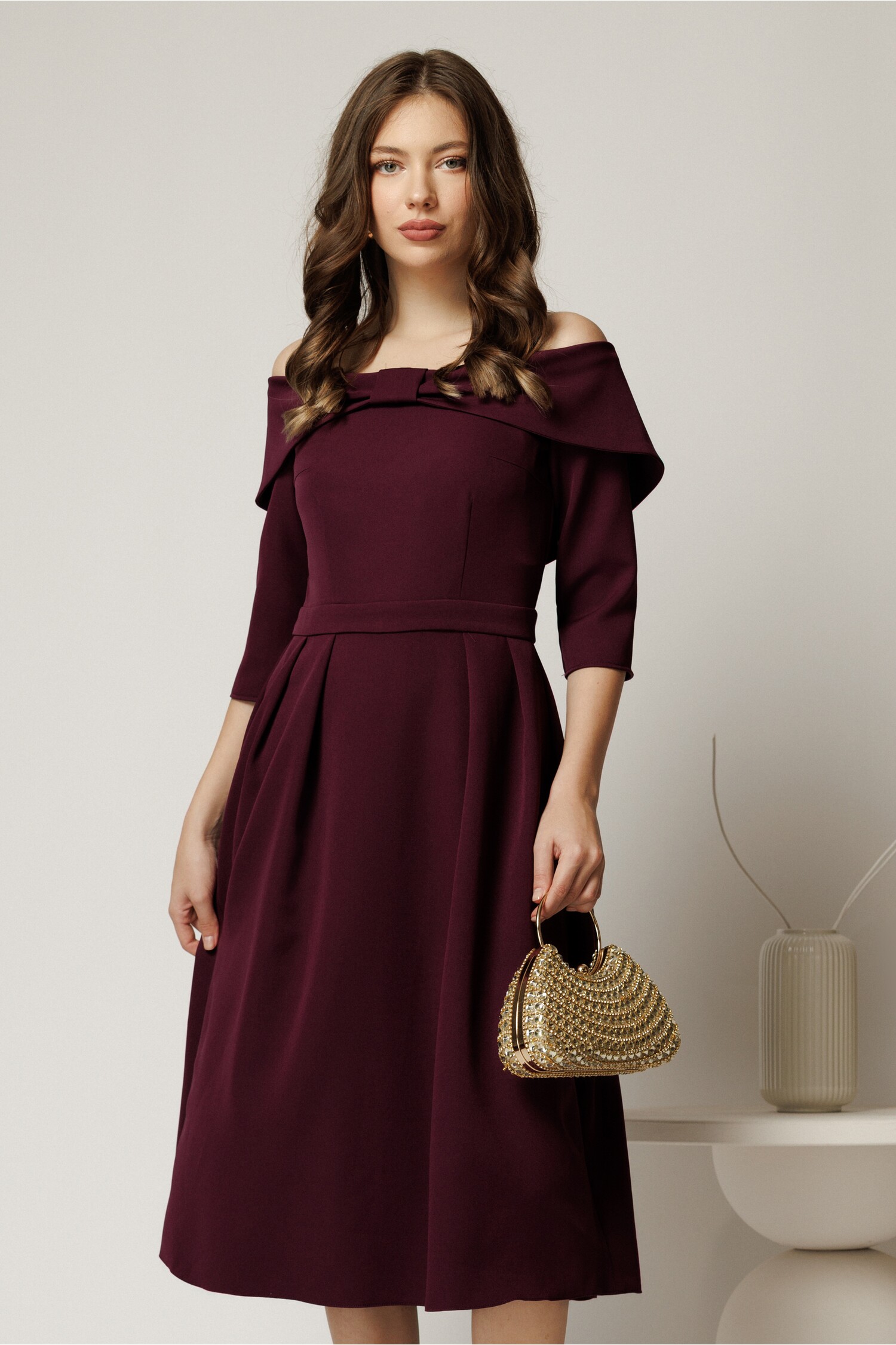 Rochie Irene Eleganta Magenta cu Umeri Goi