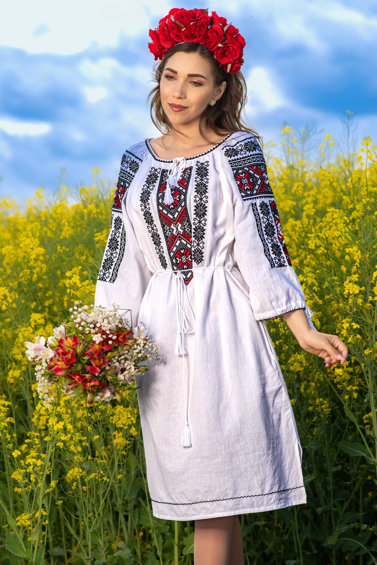 Rochie traditionala alba din bumbac Smarandita cu simbolul stelei