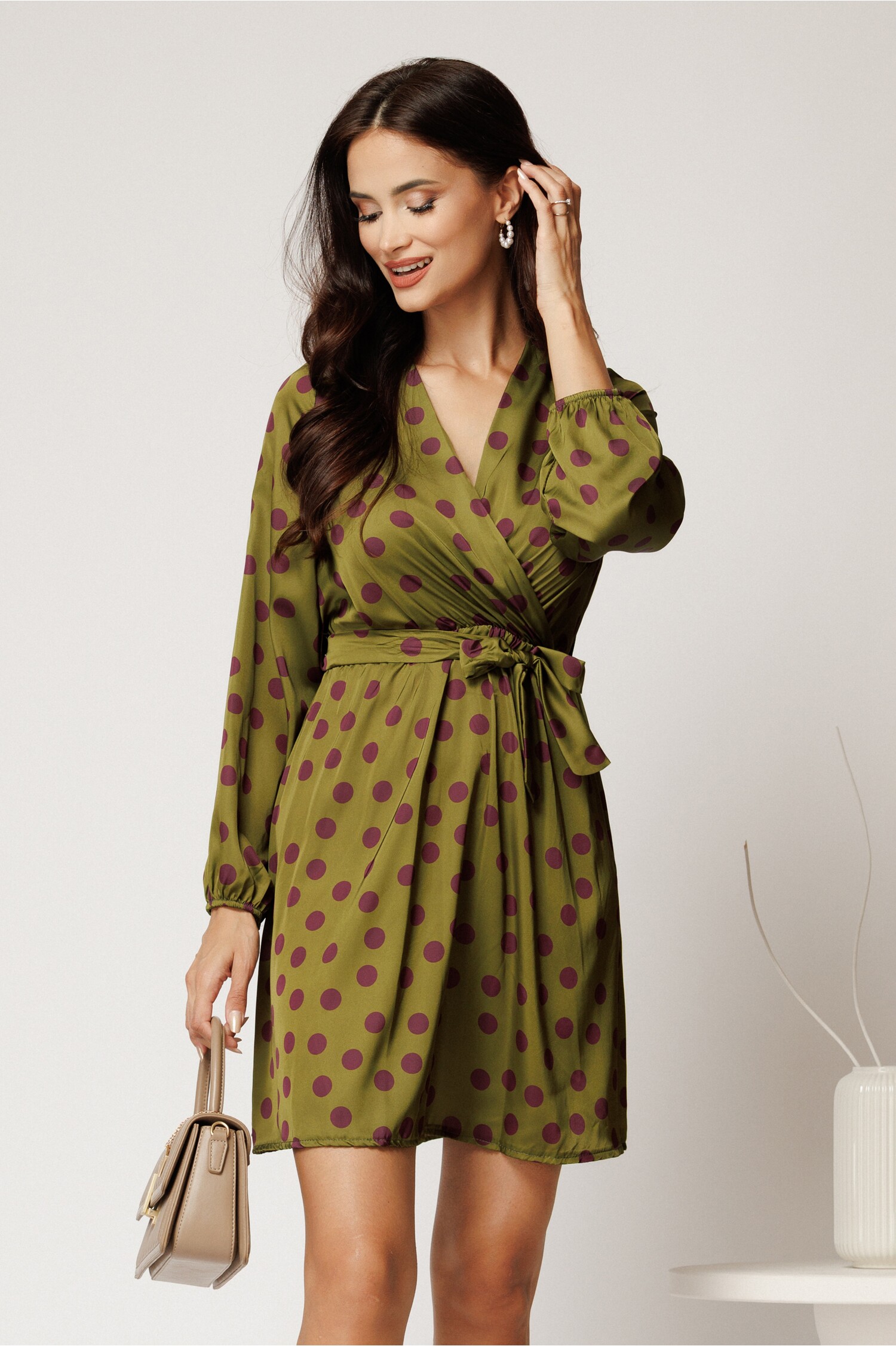 Rochie Scurtă Satin Kaki cu Buline și Cordon