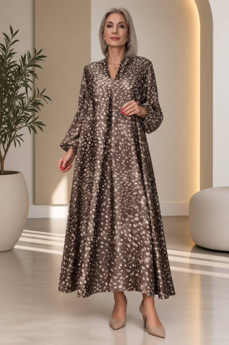 Rochie maxi din satin de matase si vascoza cu imprimeu abstract, maro