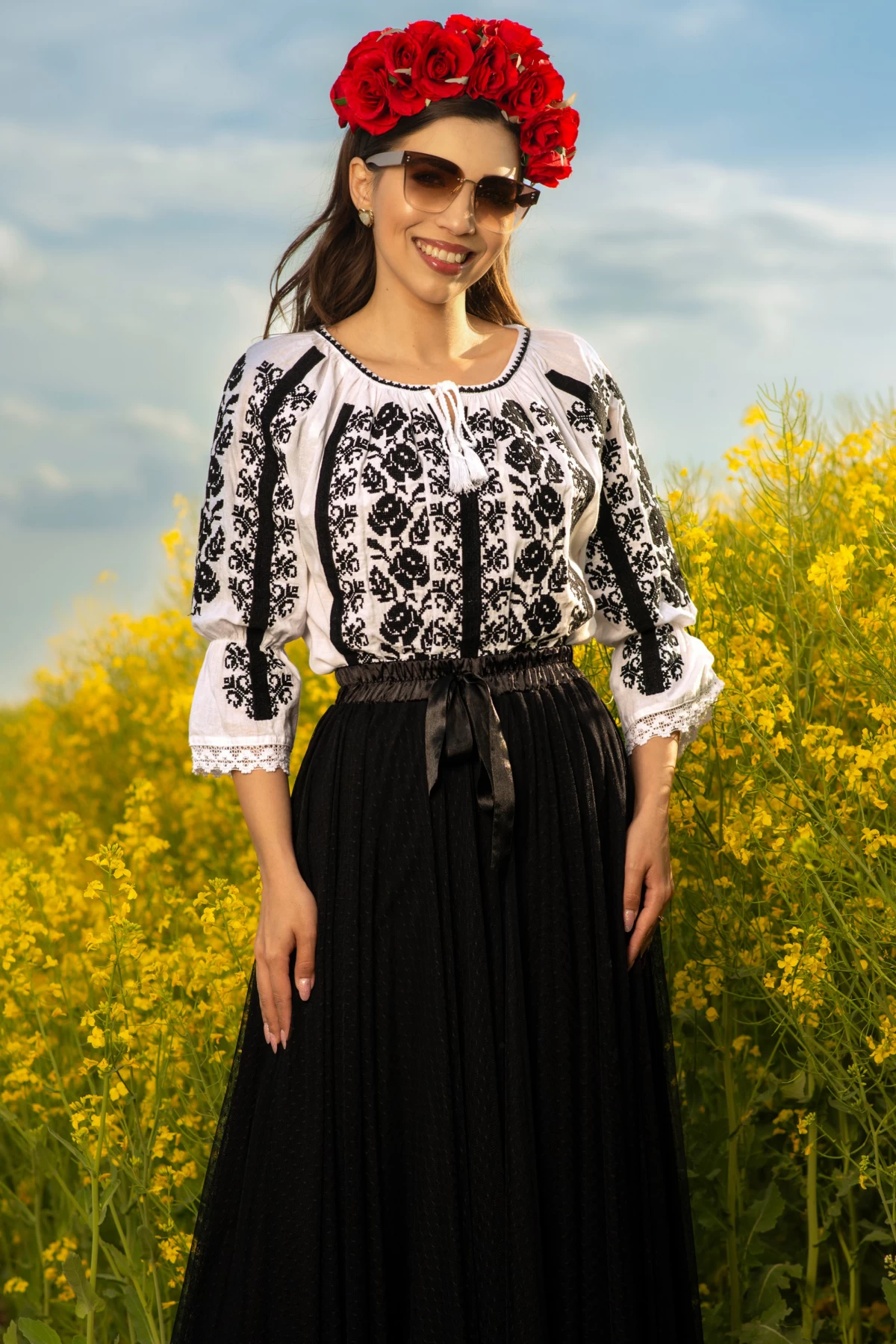 Ie traditionala dama alba Domnica de inspiratie transilvaneana