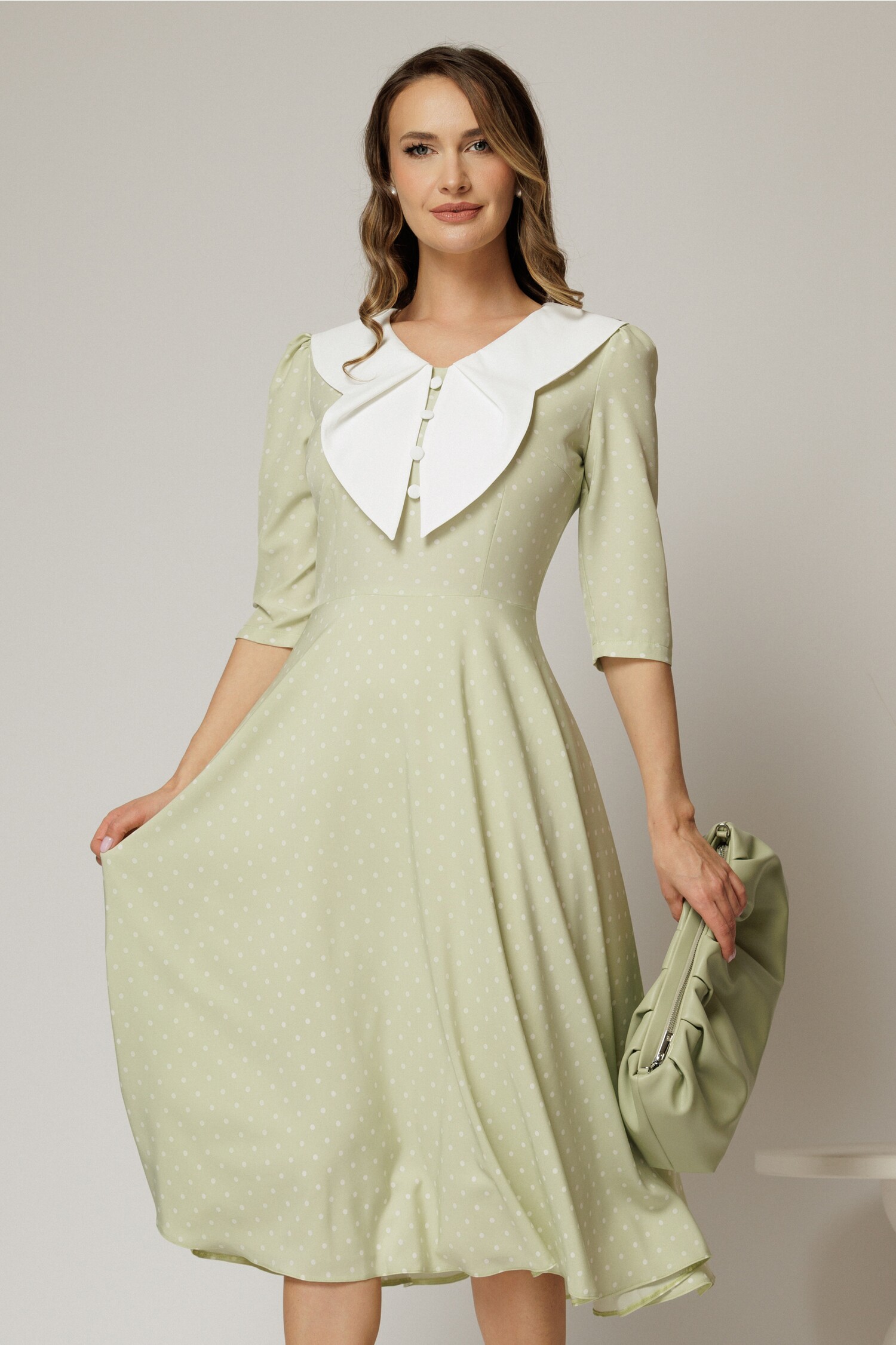 Rochie Midi Verde Fistic cu Buline și Guler Amplu