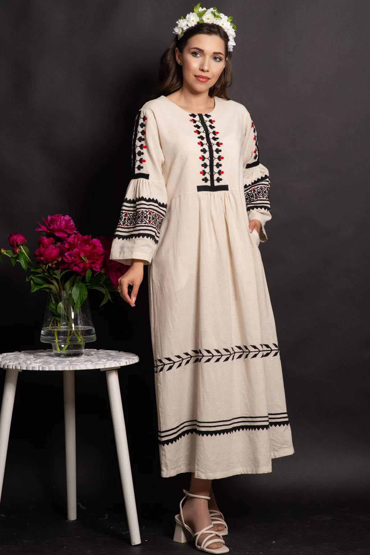 Rochie Traditional Amora cu Broderie Artizanală