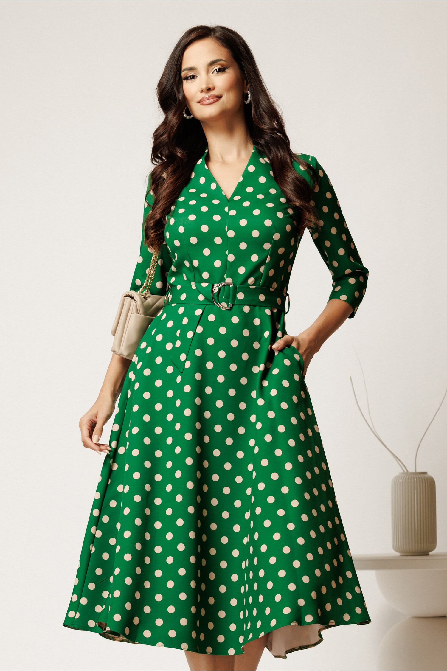 Rochie Midi Verde cu Buline și Cordon - Eleganță și Stil