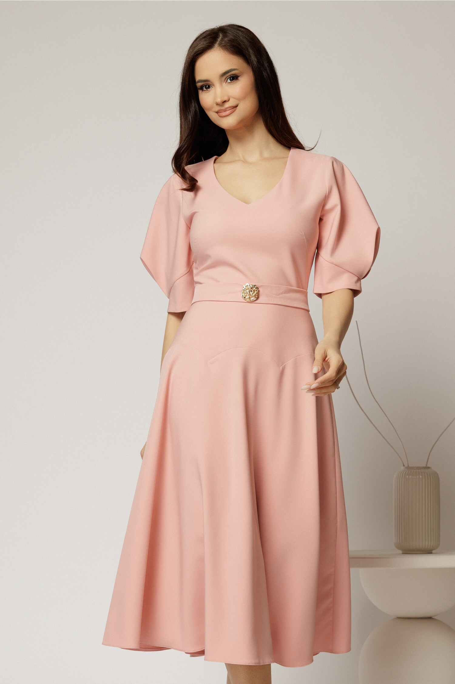 Rochie Midi Roz Eleganta cu Fusta Clos si Decolteu V