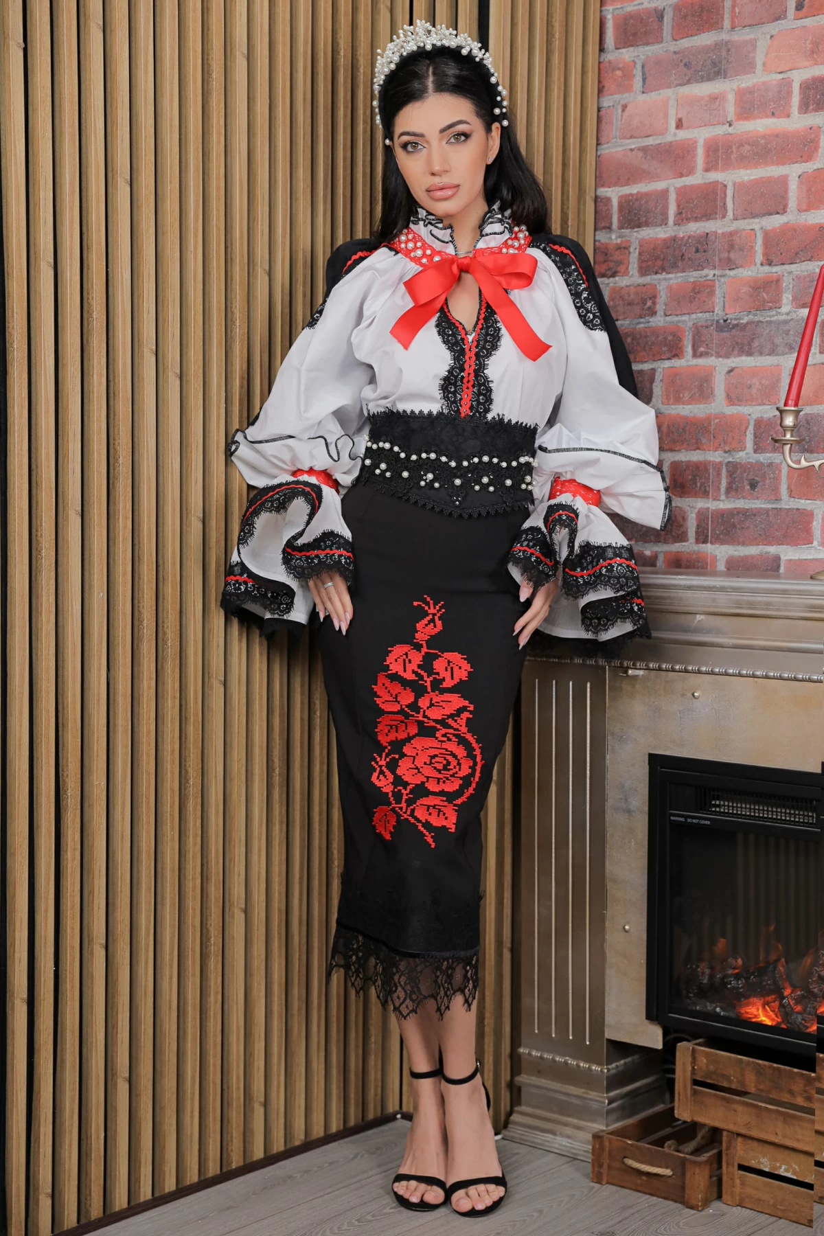 Fusta Brodata Rosie Legendaria | Eleganta Traditionala