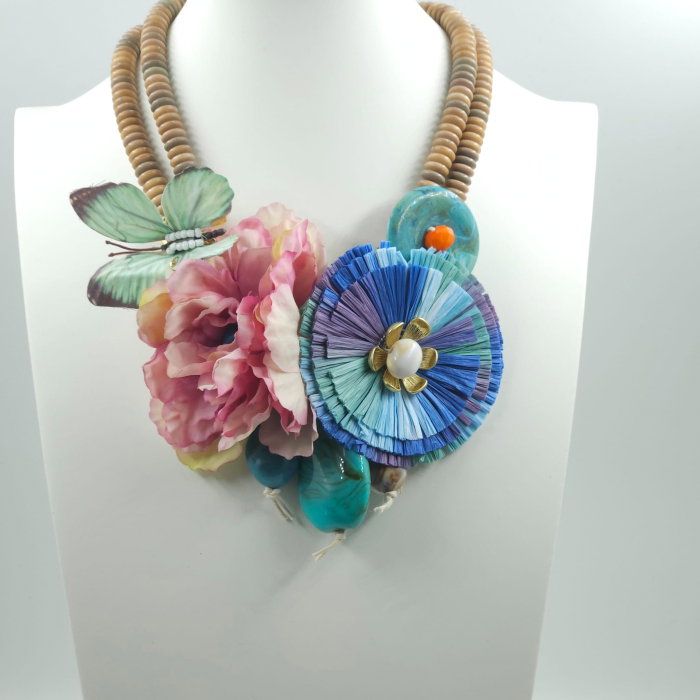 Colier statement albastru si roz cu floare si fluture  ,   stil italian