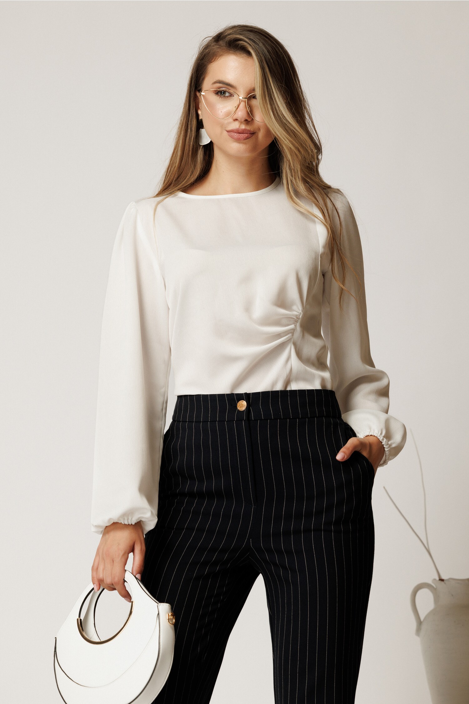 Bluza Crep Alba cu Fronseu Elegant | Bluze Dama