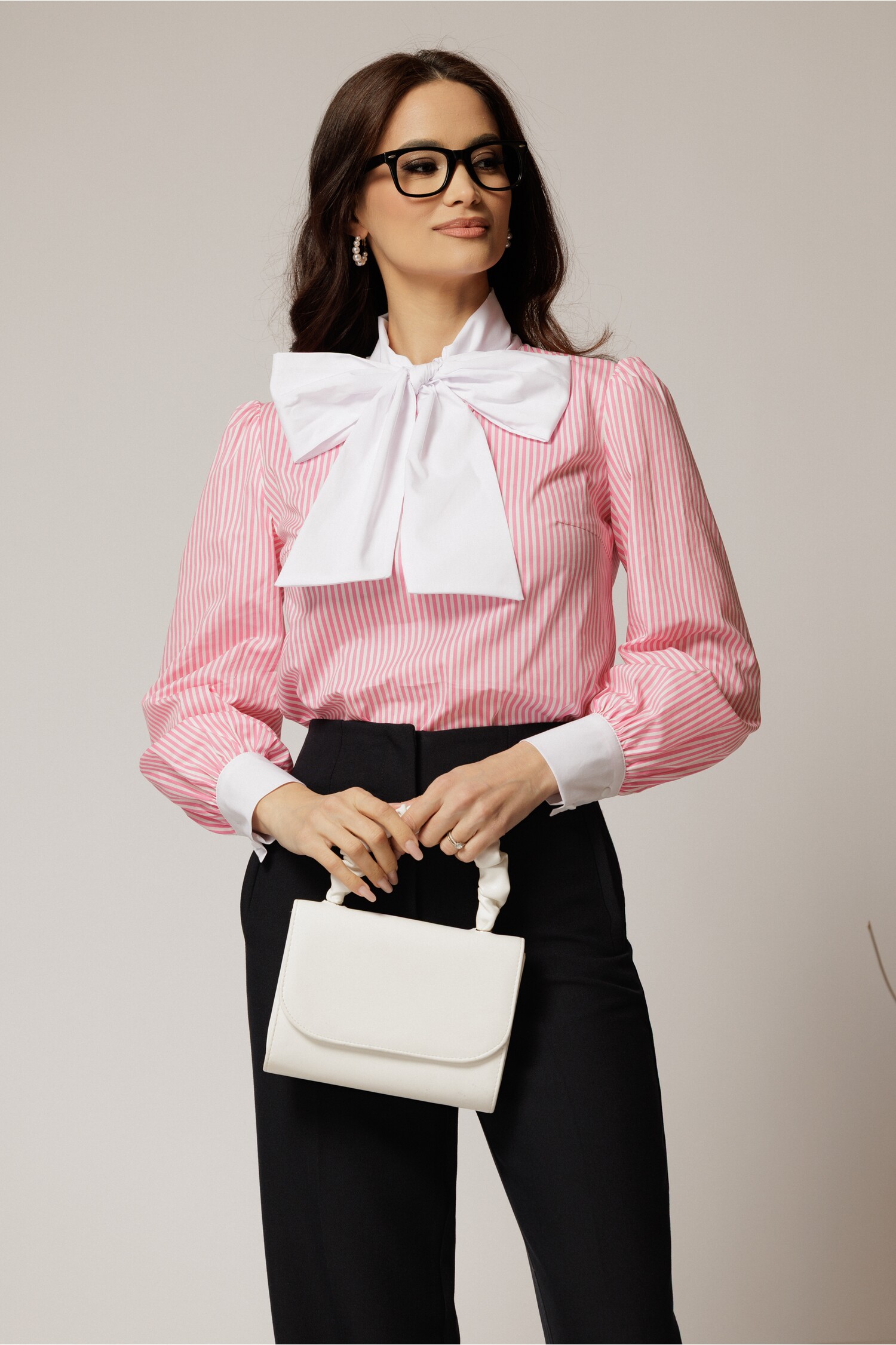 Bluza Alba cu Dungi Roz si Esarfa din Poplin