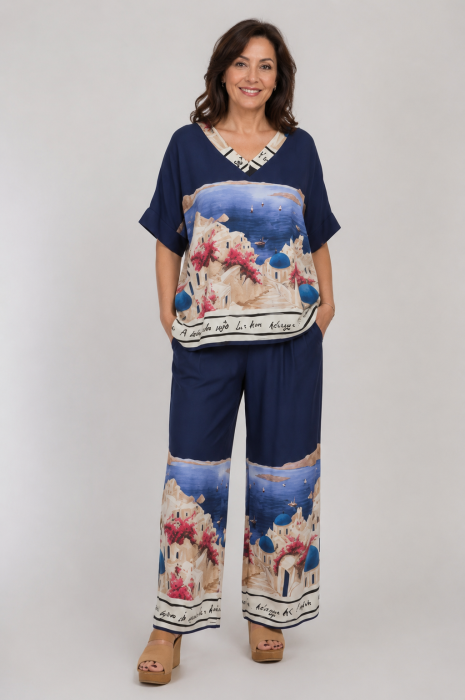 Compleu cu pantaloni din vascoza cu matase, cu imprimeu Santorini pe fond bleumarin