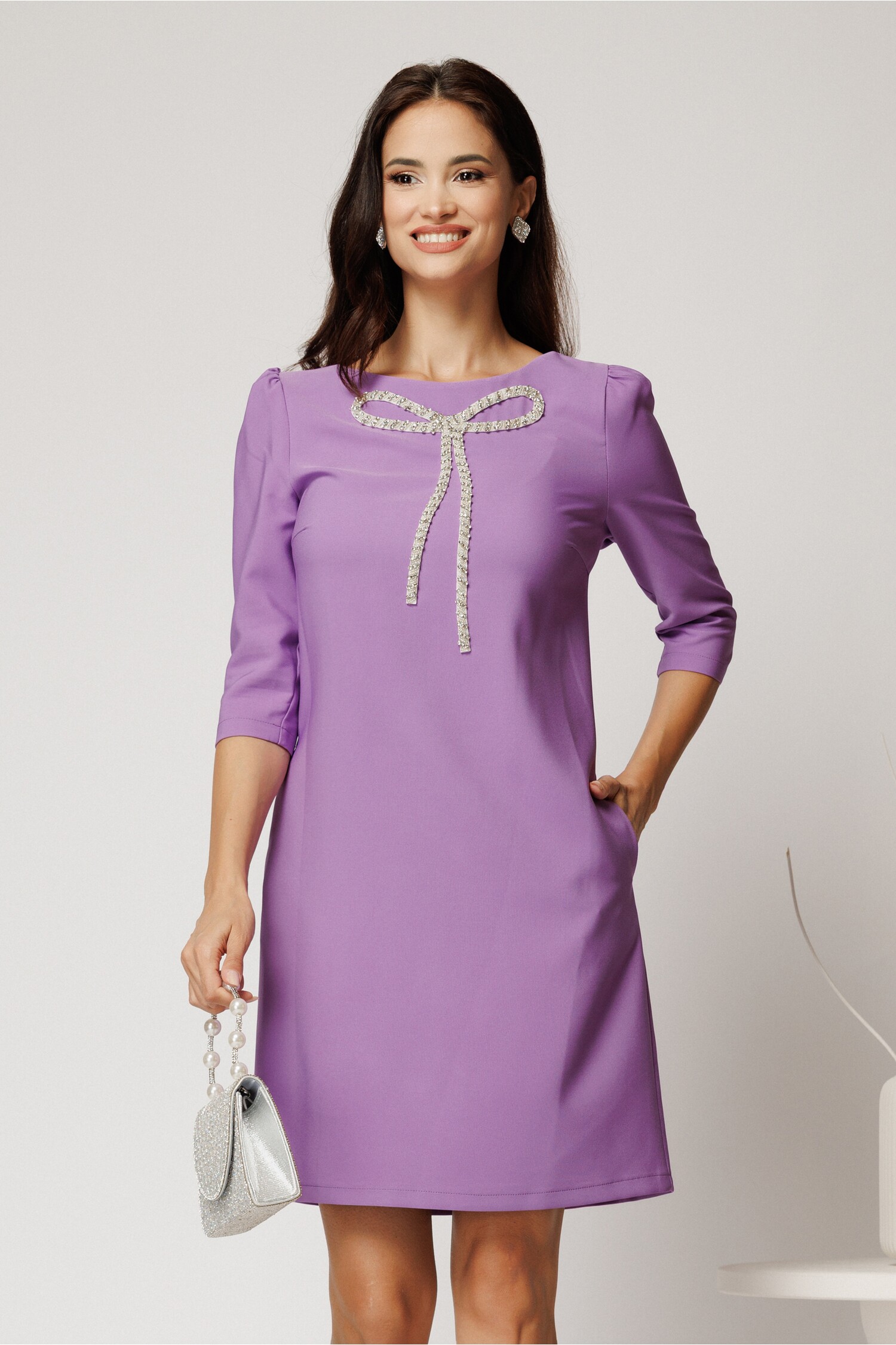 Rochie Lila Cambrată cu Fundă Strasuri - Eleganță