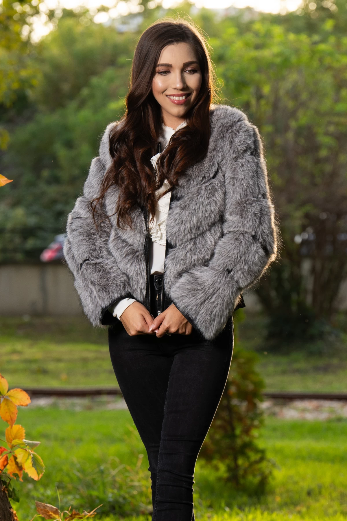 Haina Blana Ecologica Patricia Gri - Eleganta Si Caldura