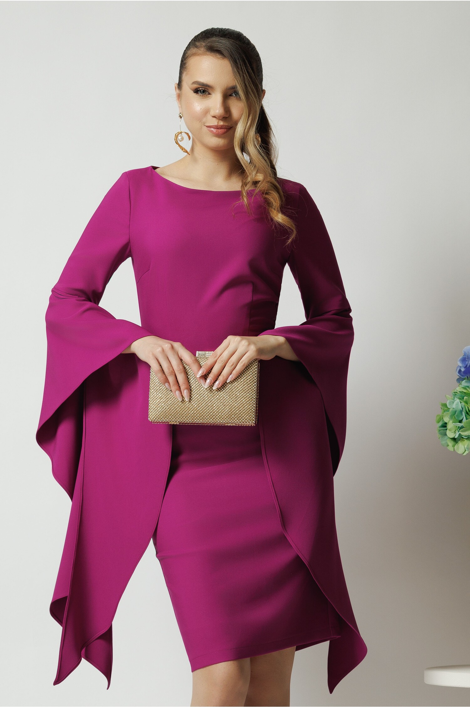 Rochie LaDonna Magenta cu Maneci Evazate Elegante