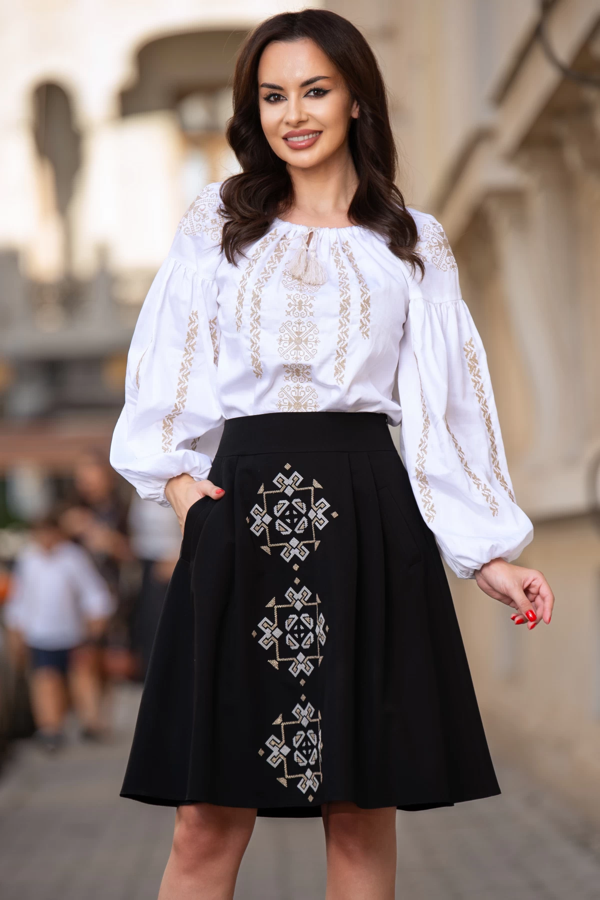 Fusta Effect clos broderie aurie tradițională