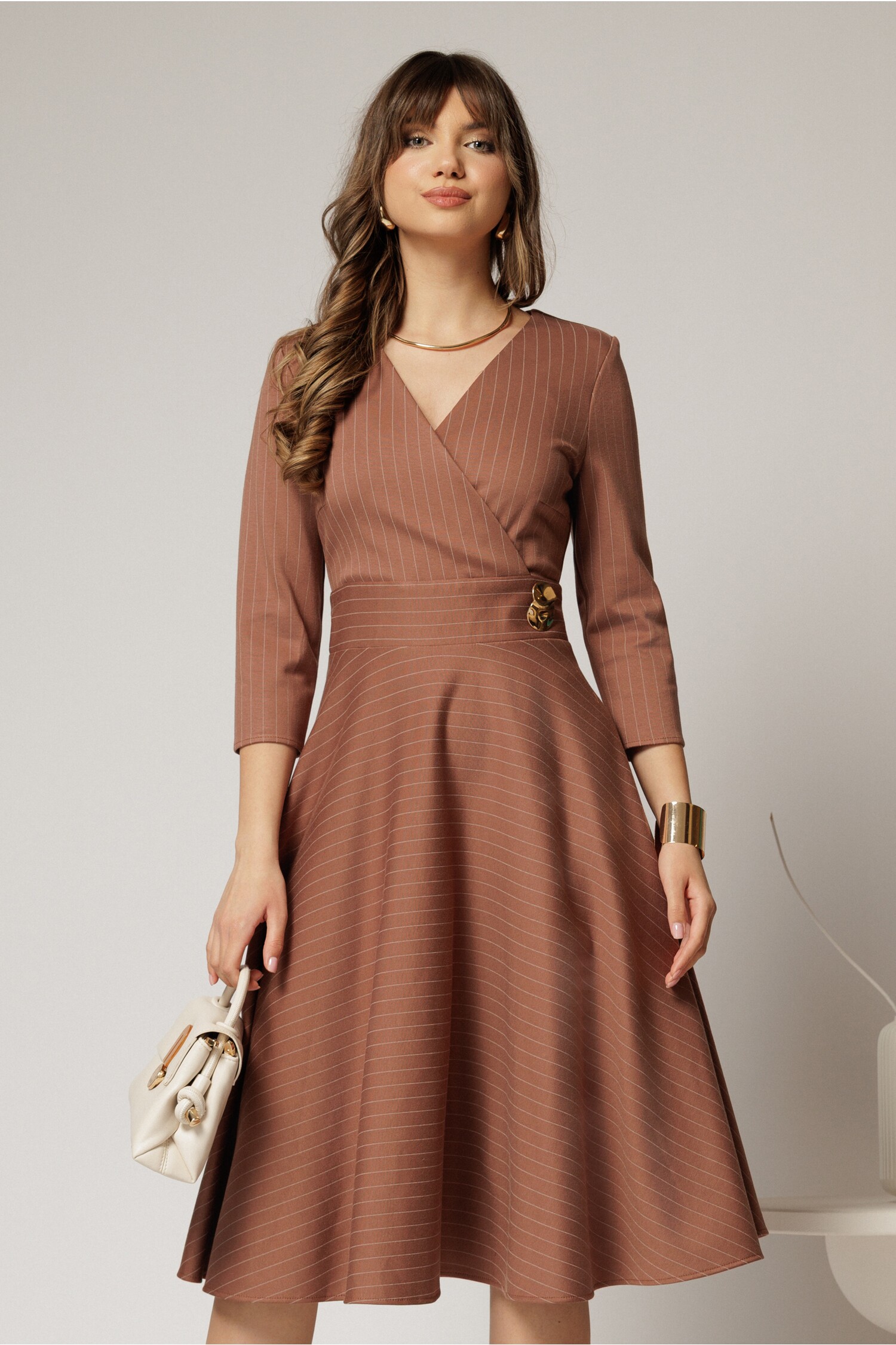 Rochie DY Fashion Bej Cloș cu Detaliu Aurii
