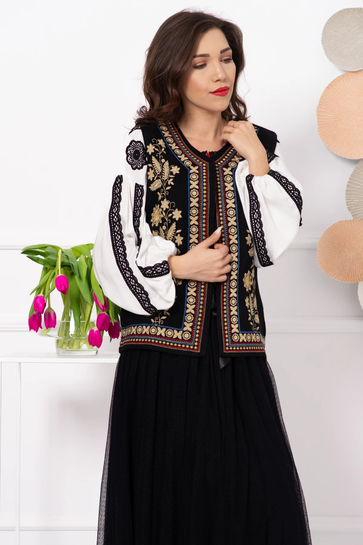 Vesta Traditionala Ioana - Brodata Manual | Traditional